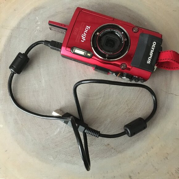 Olympus Stylus Tough TG-3 16MP Compact Waterproof Camera In Red + More - Picture 10 of 13